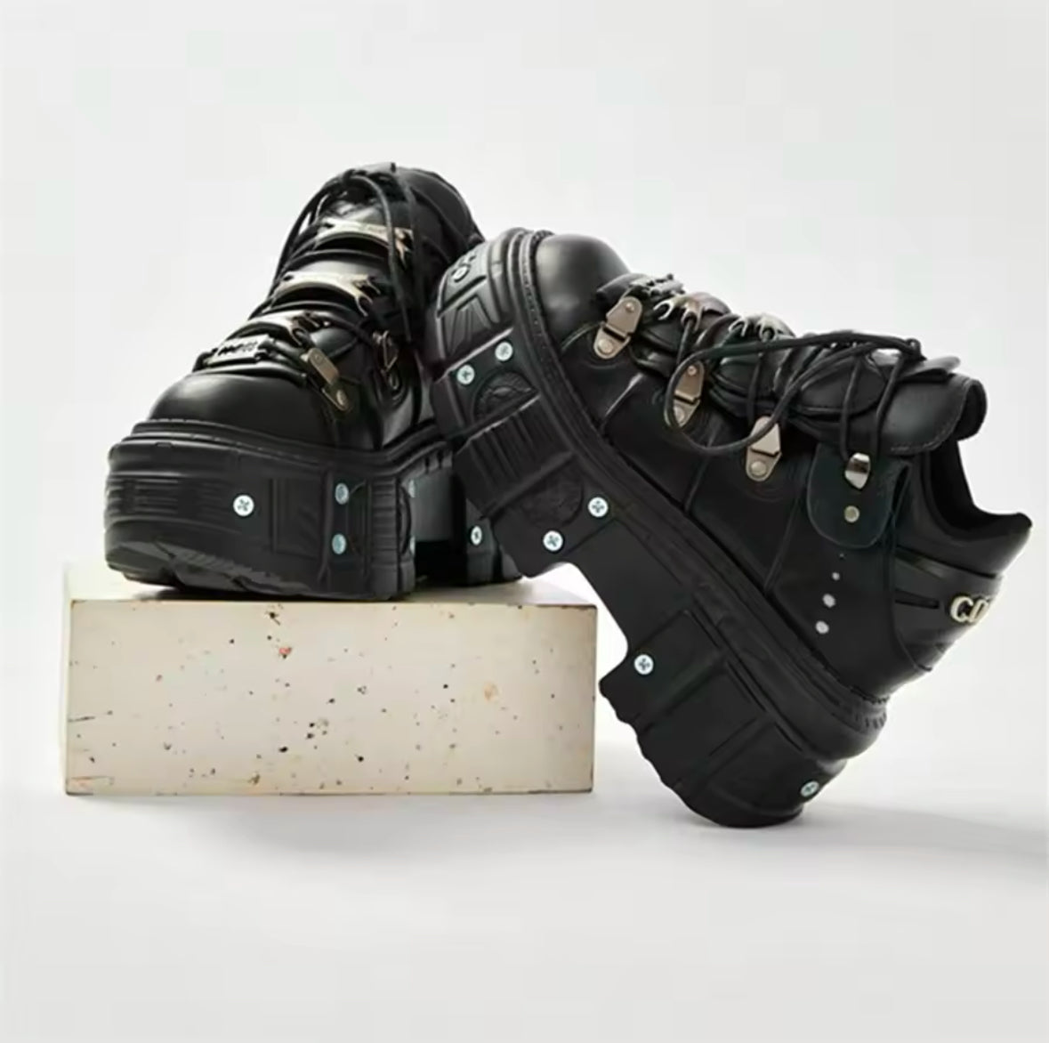 Punk Style Women’s Black Ankle Boots – Lace-Up, Metal Decor, Platform Heel Sneakers for Rock & Gothic Fashion (2025 New