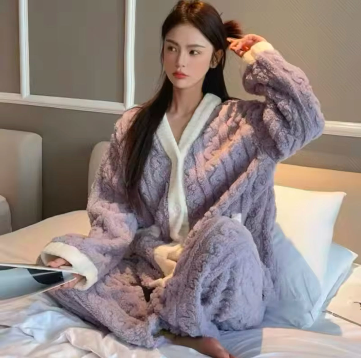 Warm & Cozy 2-Piece Pajama Set for Women – Thickened Coral Velvet Cardigan & Trousers for Autumn & Winter Comfort