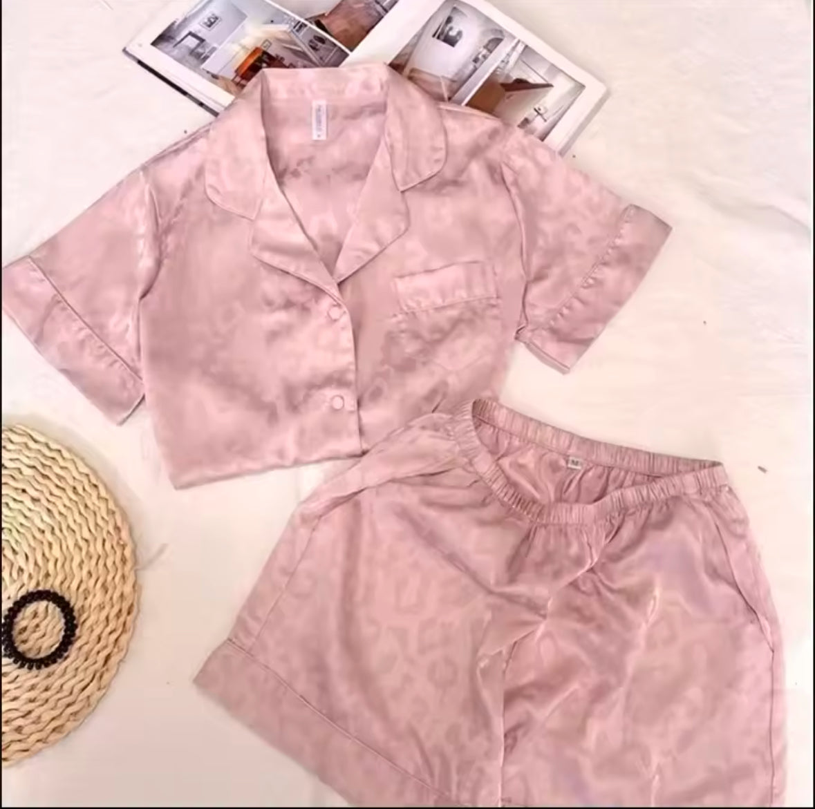 Set Elegant Plus Size Lounge Set for Women – Satin Striped Button-Up Long Sleeve Shirt & Pants Pajamas – Comfortable & Stylish Loungewear