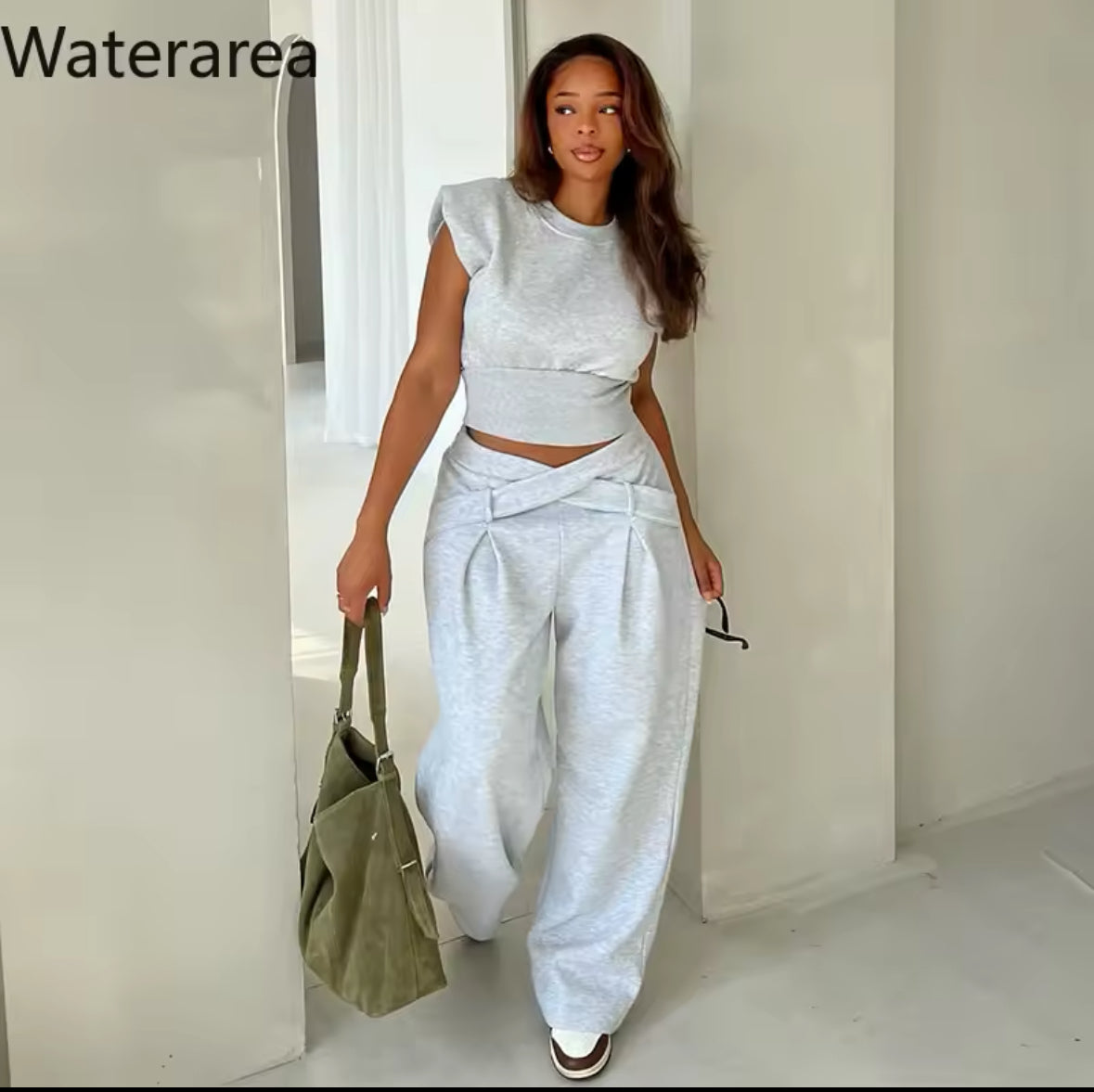 MISSGUIDED Street Style T-Shirt – Cinched Waist & Dolman Sleeves for a Sleek Urban Look