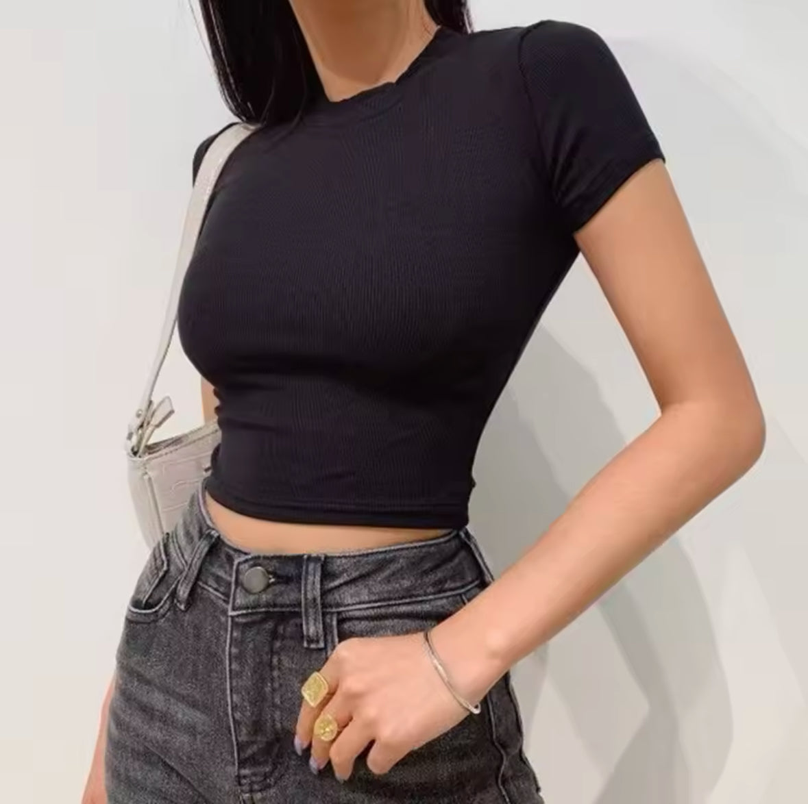 2025 Women’s Short Sleeve Crop Top – Slim Fit Athletic Tee for Casual, Workout, and Yoga Sessions