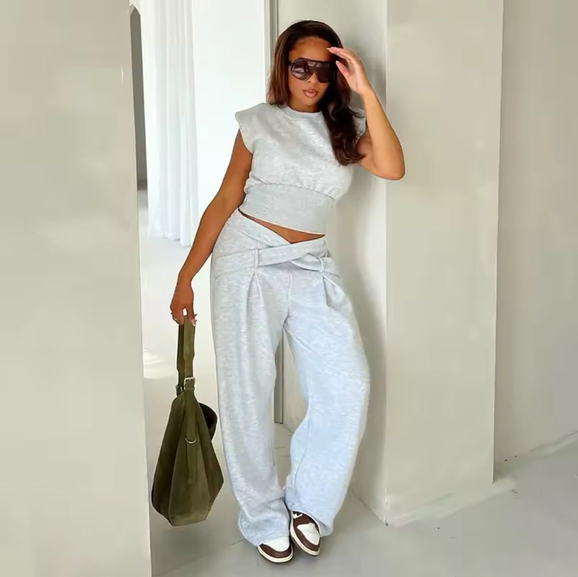 MISSGUIDED Street Style T-Shirt – Cinched Waist & Dolman Sleeves for a Sleek Urban Look