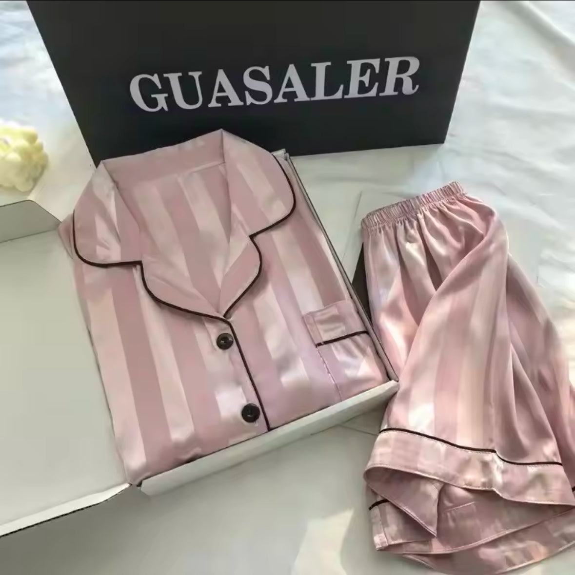 Set Elegant Plus Size Lounge Set for Women – Satin Striped Button-Up Long Sleeve Shirt & Pants Pajamas – Comfortable & Stylish Loungewear