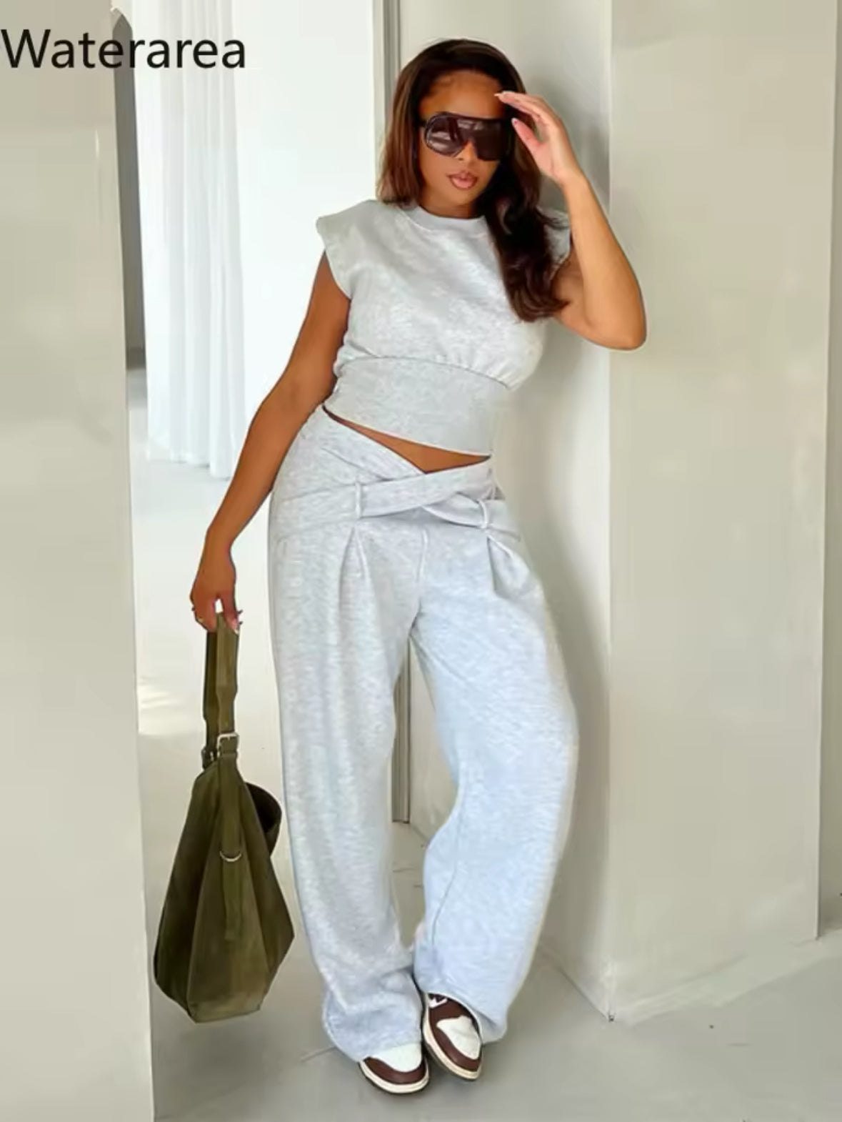 MISSGUIDED Street Style T-Shirt – Cinched Waist & Dolman Sleeves for a Sleek Urban Look