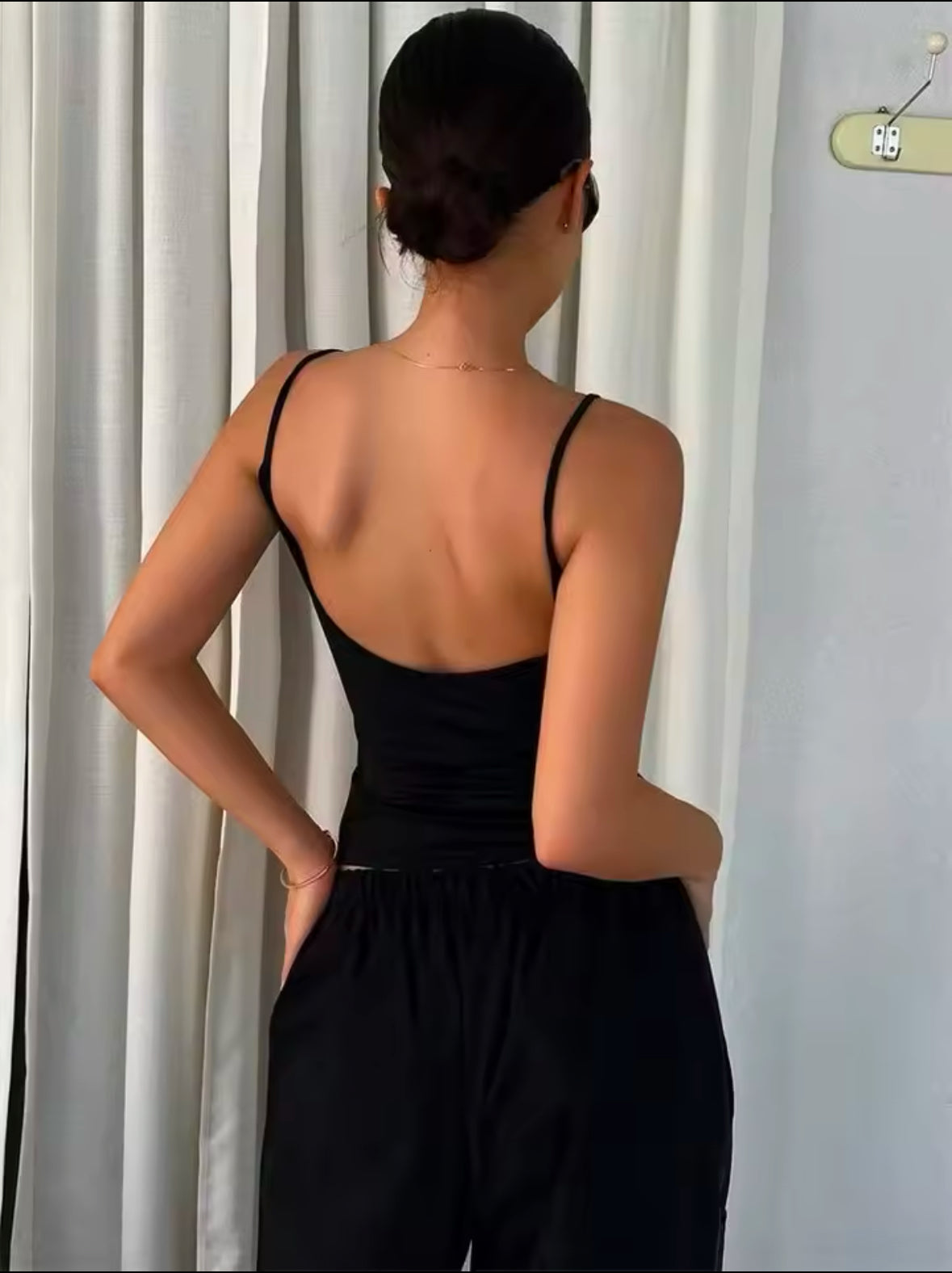 Strévra Women’s Backless Slim Fit Camisole Y2K Tank Top – Stylish Summer Essential for Comfort & Fashion