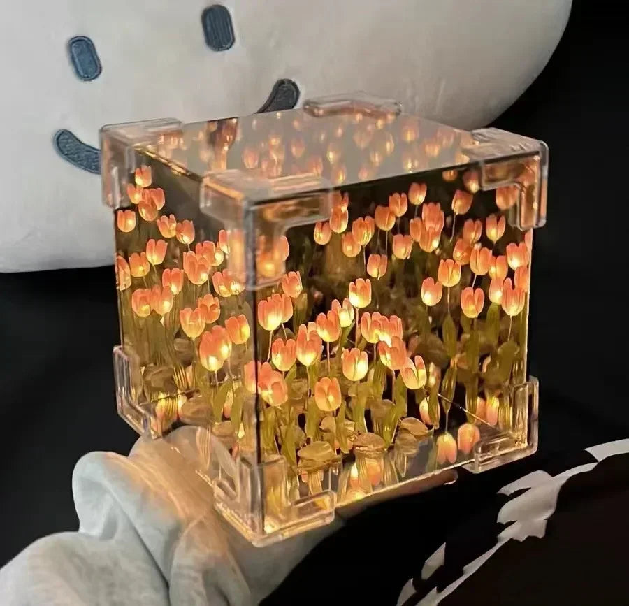 Tulip Flower Cube – Elegant Home Décor, Unique Floral Arrangement for Modern Interiors
