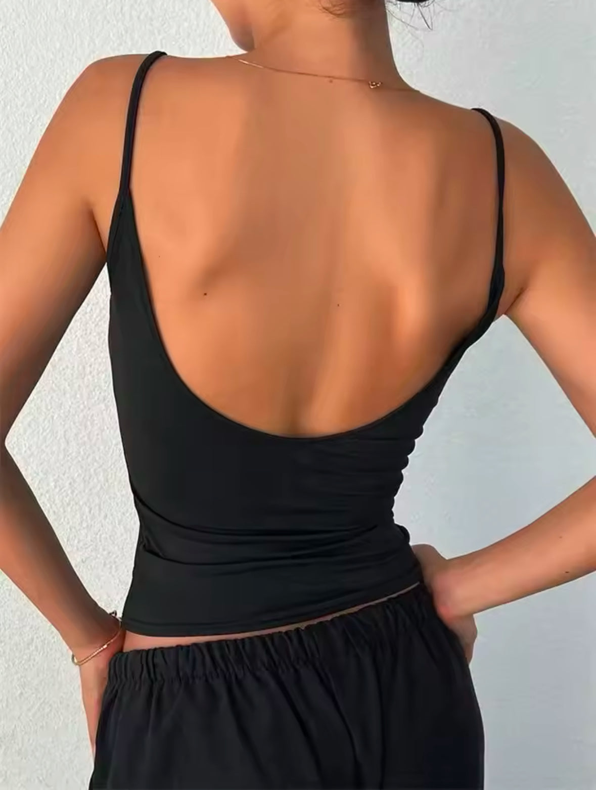 Strévra Women’s Backless Slim Fit Camisole Y2K Tank Top – Stylish Summer Essential for Comfort & Fashion