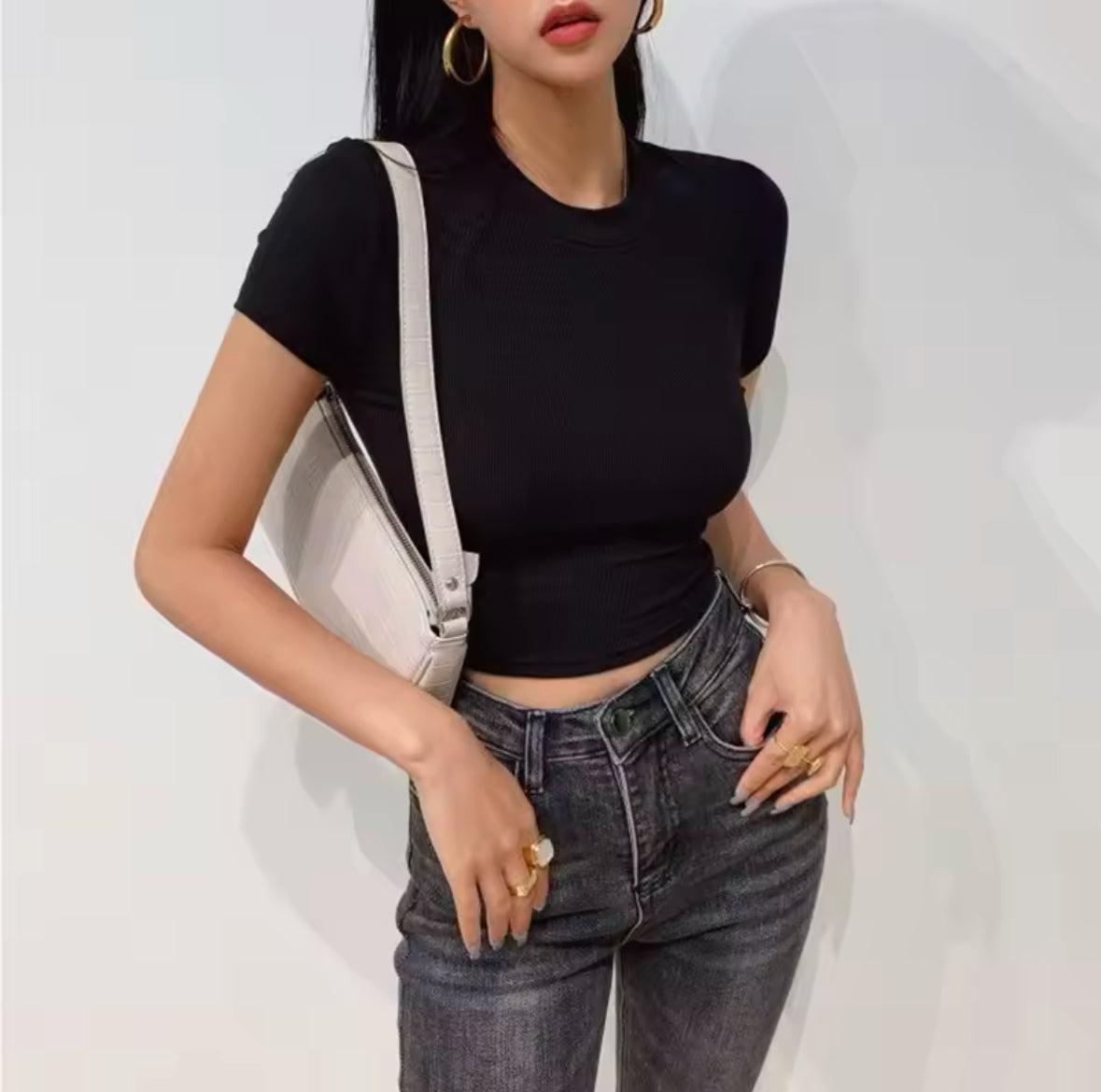 2025 Women’s Short Sleeve Crop Top – Slim Fit Athletic Tee for Casual, Workout, and Yoga Sessions