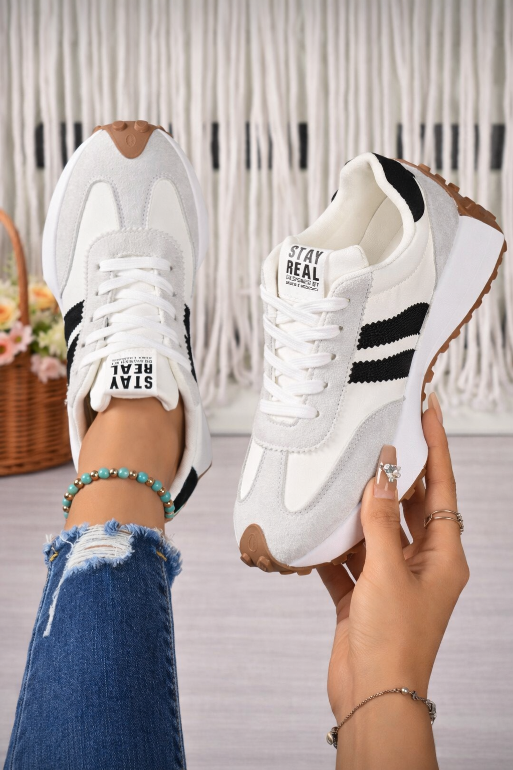 Women’s Lightweight White Sneakers – Breathable Casual Low-Top Shoes for Spring & Autumn