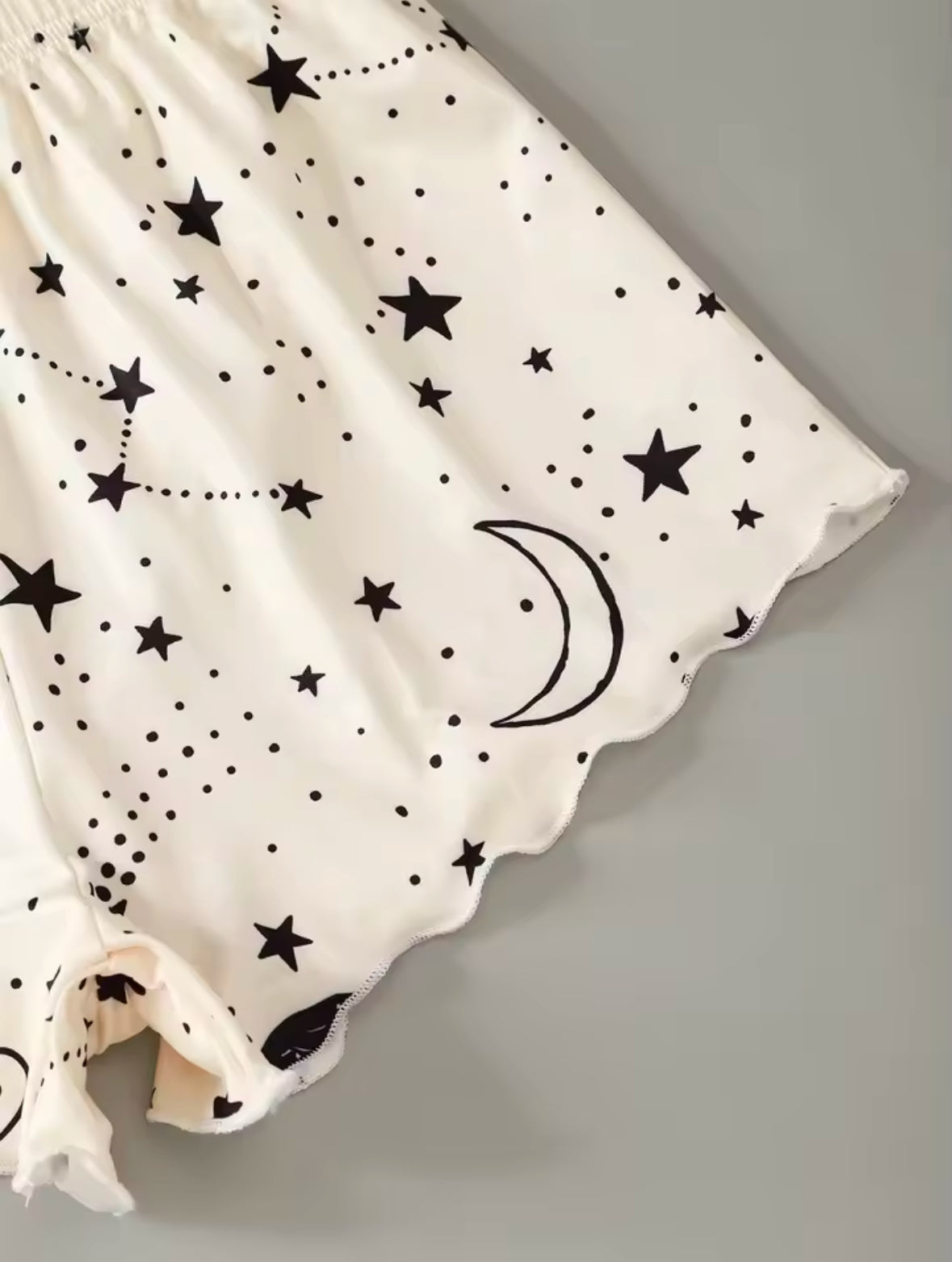 Summer Moon & Stars Printed Pajama Set for Women – Sexy Sleeveless Crop Top with Shorts for Comfy & Stylish Sleepwear