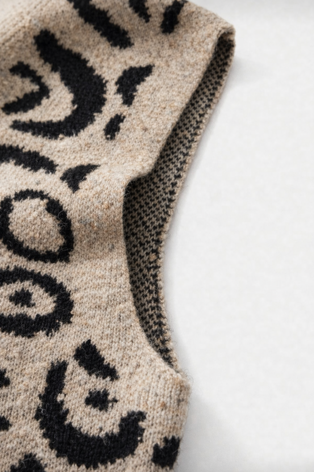 Women’s Leopard Knit Vest – Elegant Autumn/Winter Sleeveless Office Layer