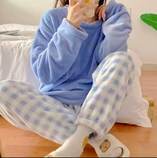 Women’s Fleece Pajama Set – Thick and Warm Winter Sleepwear with Solid Top and Plaid Pants for Ultimate Comfort