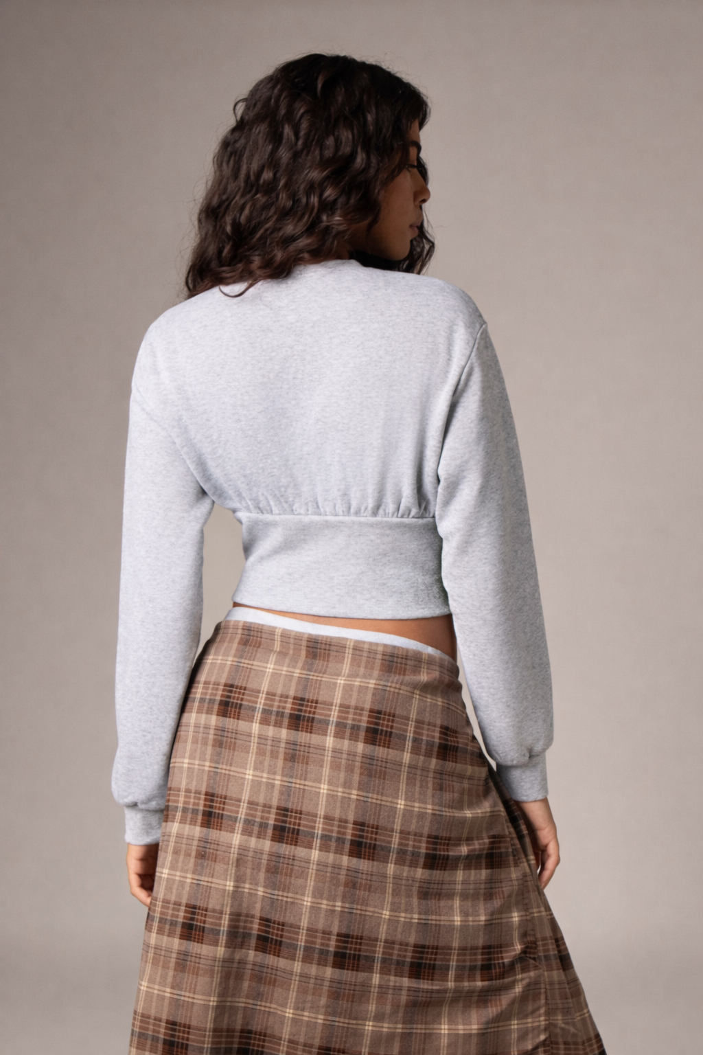 Women’s Cinched Waist Cropped Sweatshirt – Fall Winter Streetwear Essential
