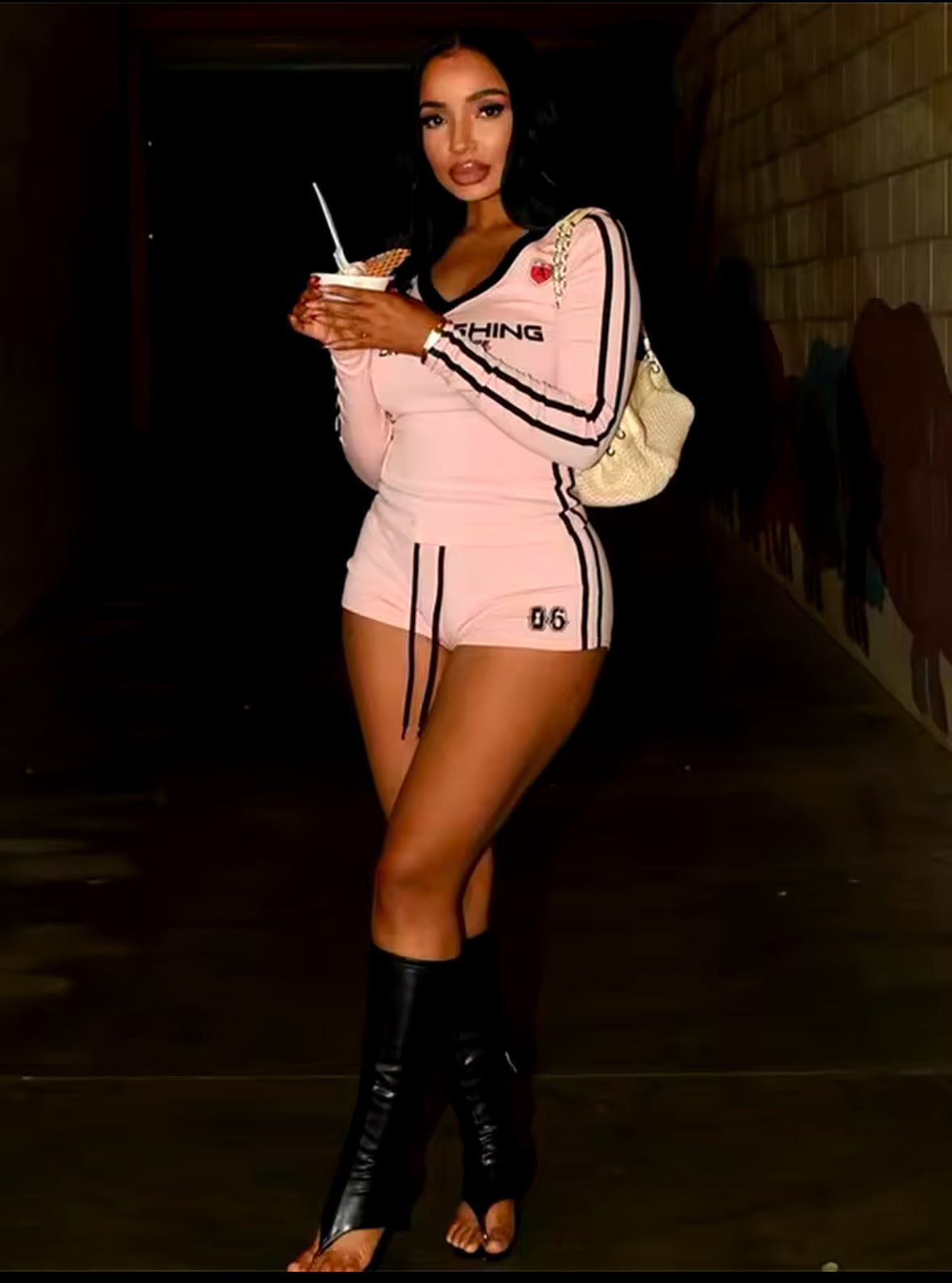 Sporty 2-Piece Women’s Tracksuit – Trendy Letter Print Crop Top & Shorts Set for Street Style Fashion