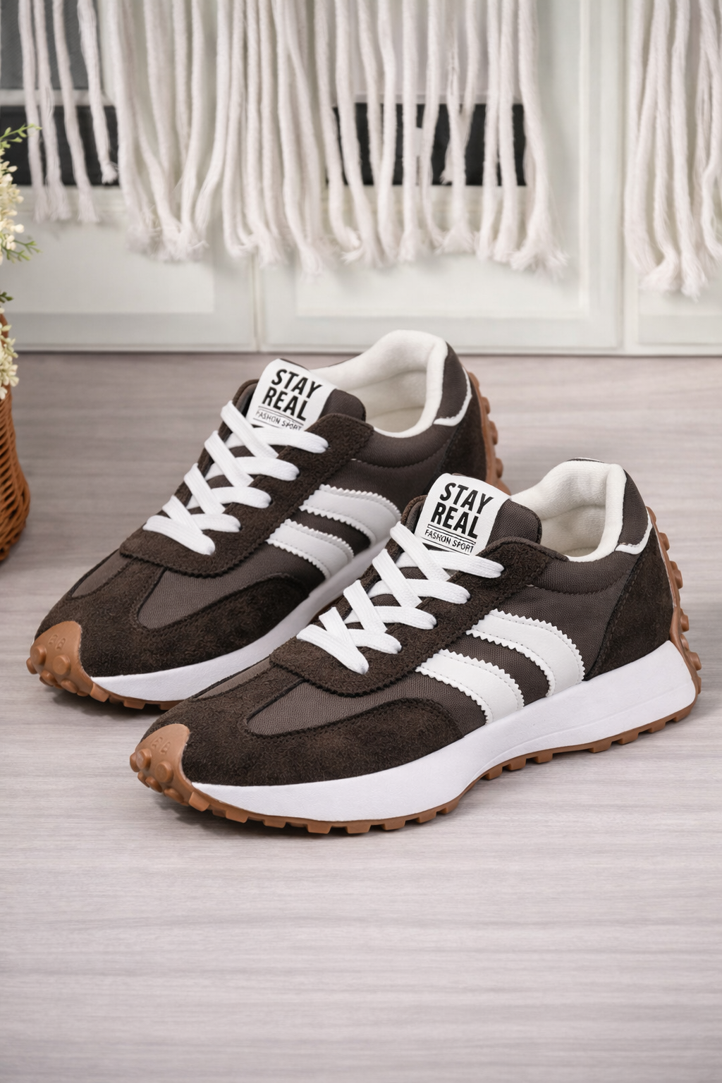 Women’s Lightweight White Sneakers – Breathable Casual Low-Top Shoes for Spring & Autumn