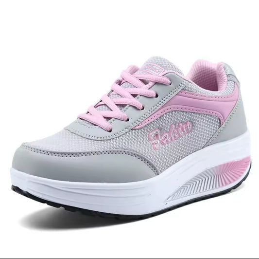 Trendy Women’s Sneakers – High-Quality Vulcanized Flats for Walking, Fashionable Platform Design & Plus Sizes Available
