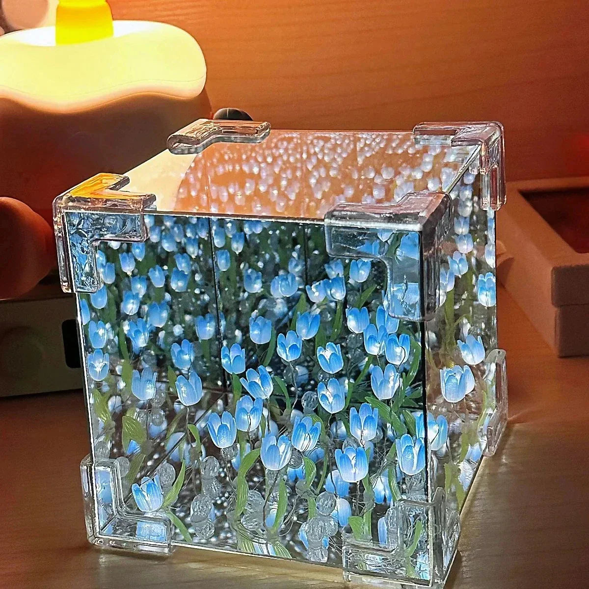 Tulip Flower Cube – Elegant Home Décor, Unique Floral Arrangement for Modern Interiors